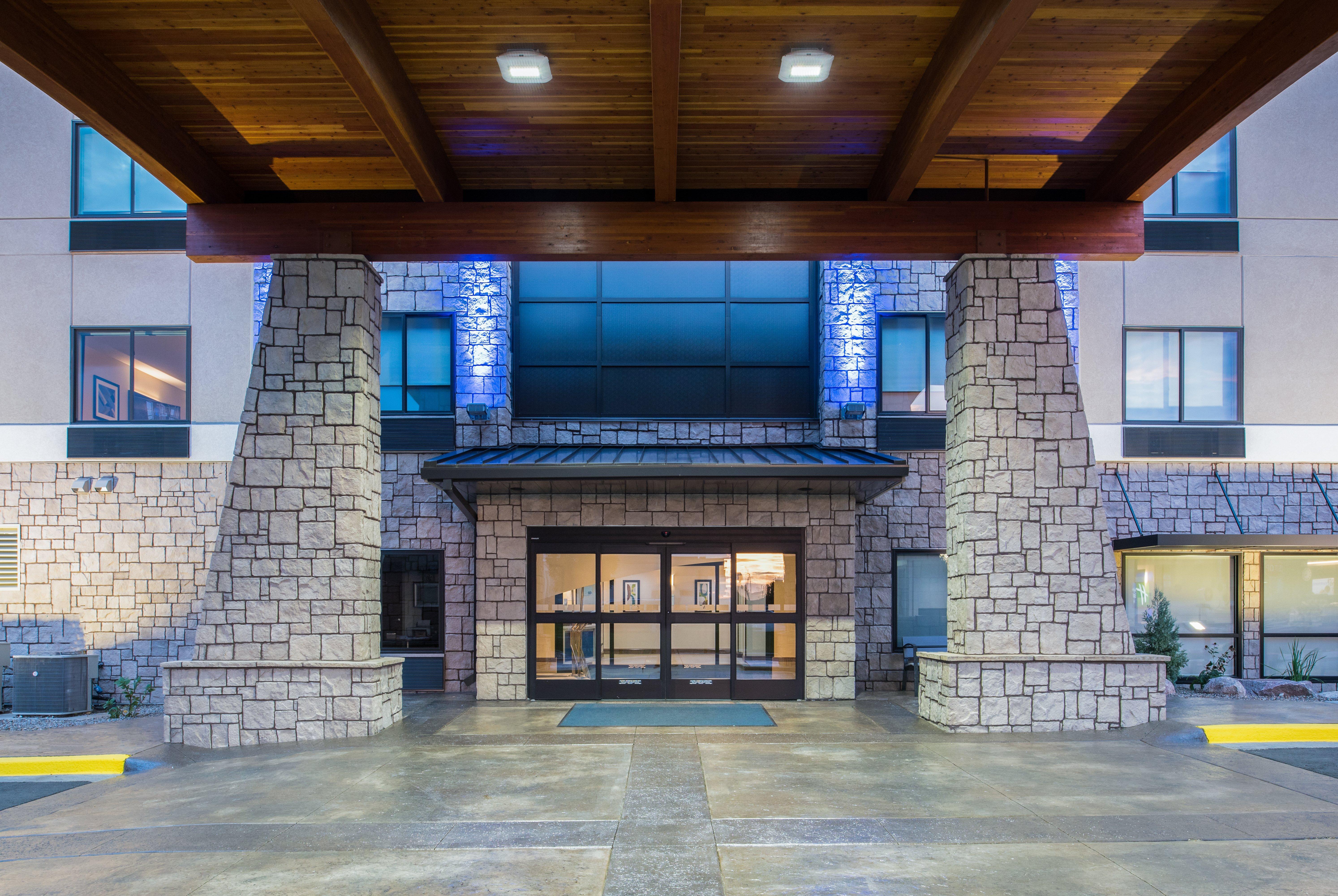 Holiday Inn Express Hotel & Suites Bismarck By Ihg Dış mekan fotoğraf