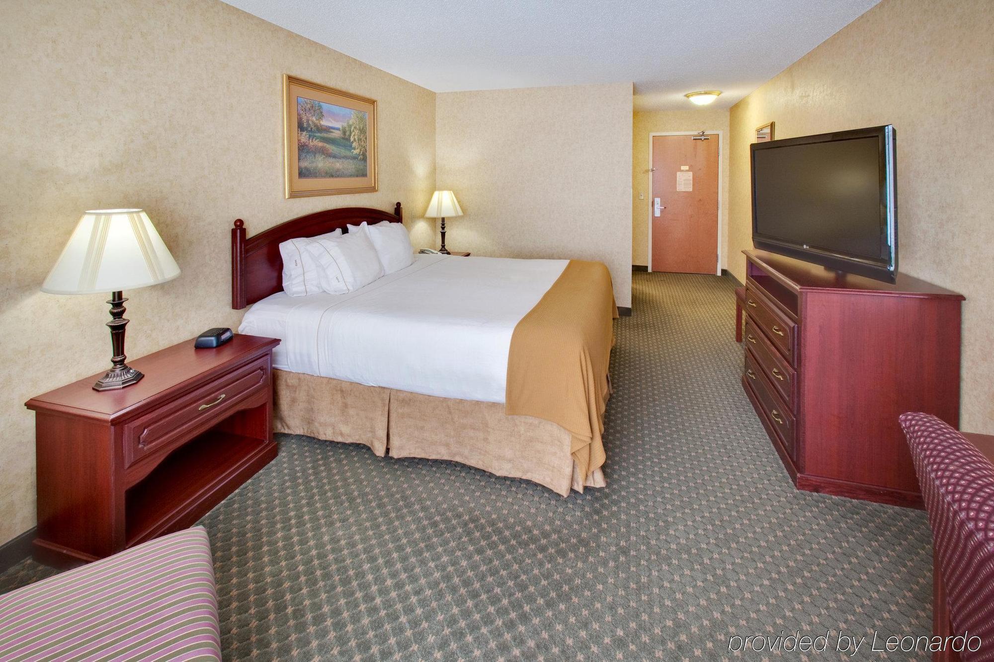 Holiday Inn Express Hotel & Suites Bismarck By Ihg Oda fotoğraf