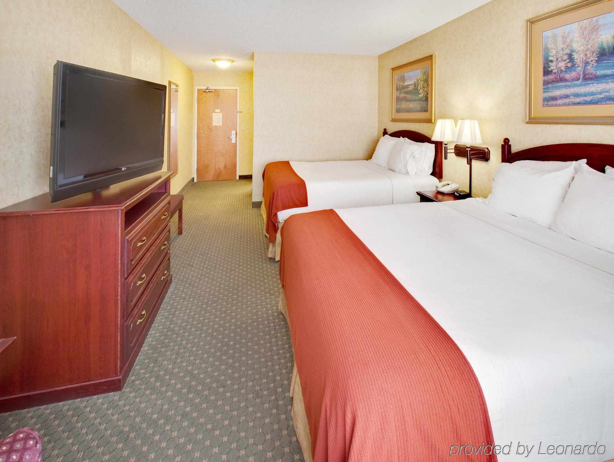 Holiday Inn Express Hotel & Suites Bismarck By Ihg Oda fotoğraf