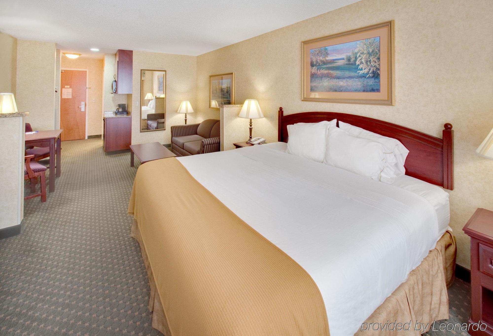 Holiday Inn Express Hotel & Suites Bismarck By Ihg Oda fotoğraf